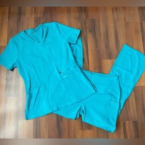 Jaanuu scrub set in teal size medium Like new!